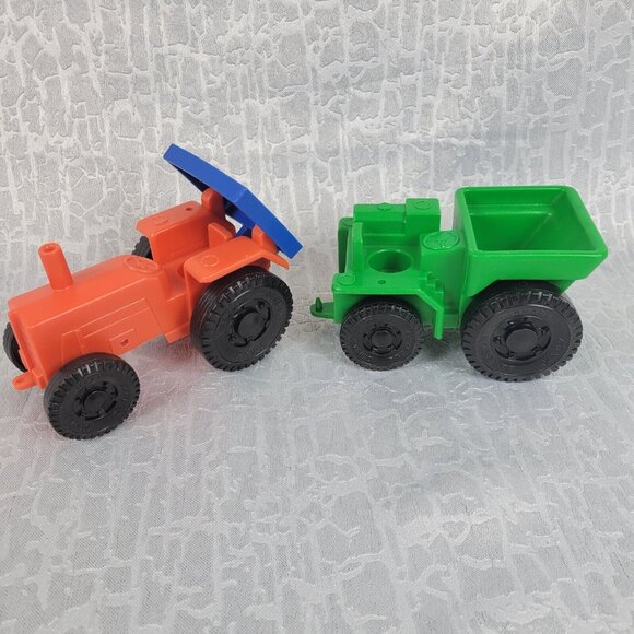 Vintage Plasto-Bambola Denmark Plastic Tractor And Trailer - Picture 1 of 8
